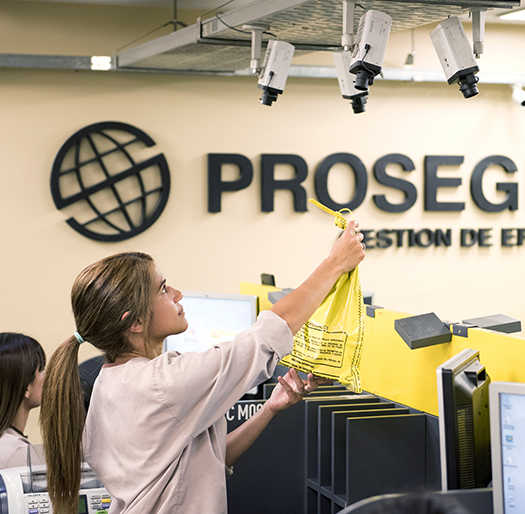 Imagen de cajeros humanos